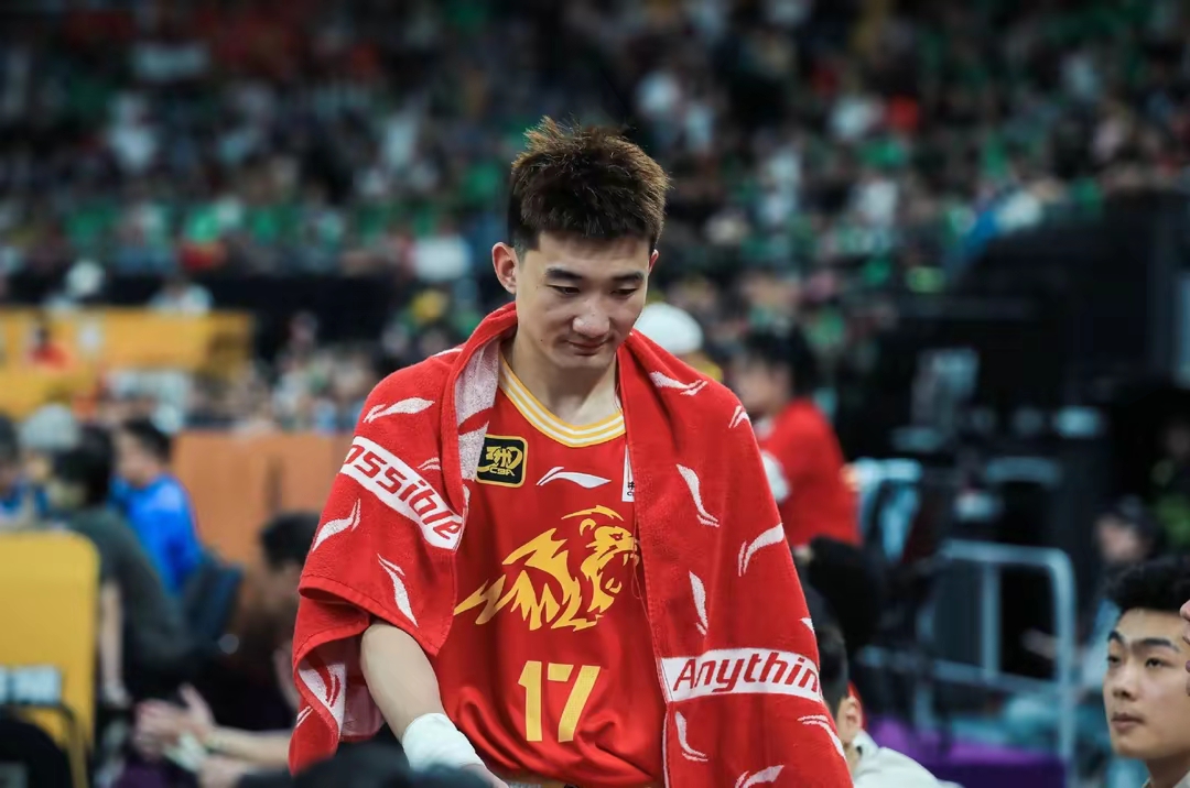 清晨体能课后,辽宁本钢门线救险备战欧冠,态度坚定,资深球员宣示担当(辽宁本钢比赛直播) 清晨体能课后,辽宁本钢门线救险备战欧冠,态度坚定,资深球员宣示担当(辽宁本钢比赛直播)