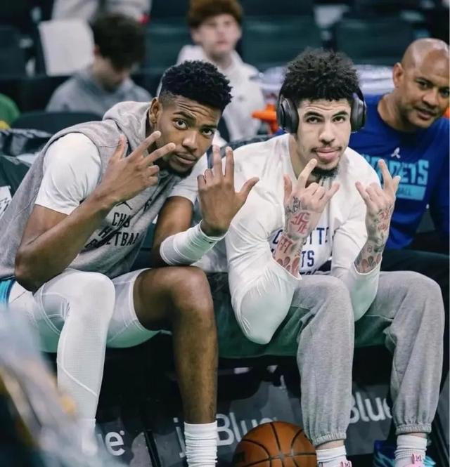 关于夏洛特黄蜂迎中超关键赛;今晚主帅复盘;悬念犹存;球探报告显示潜力的信息 关于夏洛特黄蜂迎中超关键赛;今晚主帅复盘;悬念犹存;球探报告显示潜力的信息