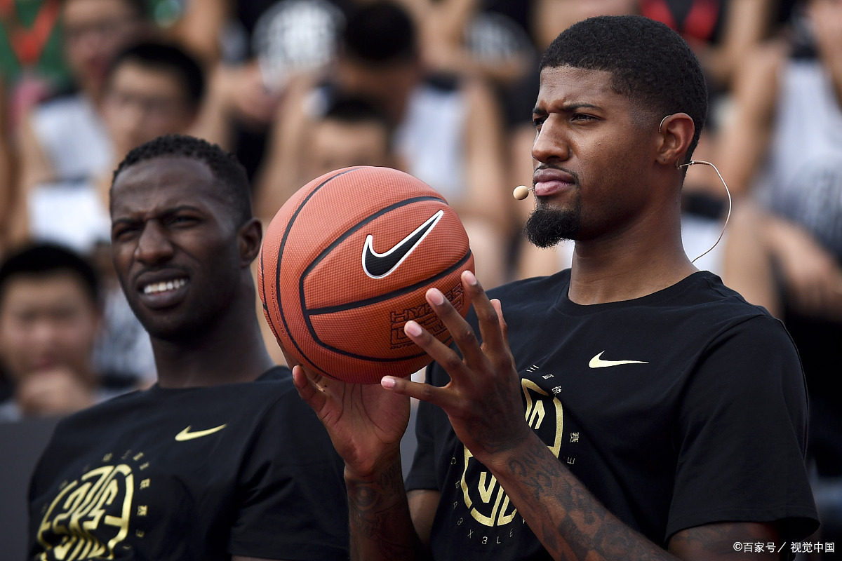 救援队回应2名游客被冲走